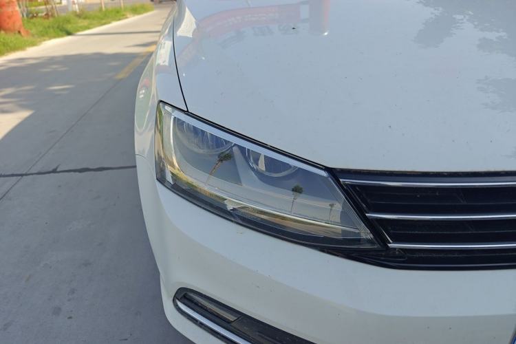 Used Volkswagen Sagitar 2018 1.6L Automatic Comfort Model Right Front Headlight
