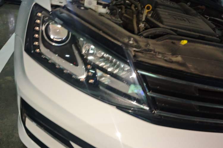 Used Volkswagen Sagitar 2018 280TSI DSG Ignite Edition Right Front Headlight