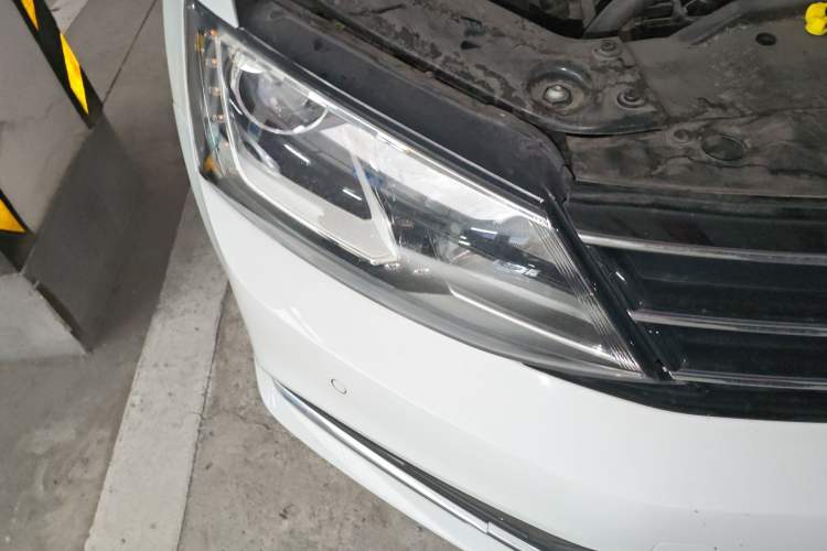 Used Volkswagen Sagitar 2018 280TSI DSG Luxury Model Right Front Headlight