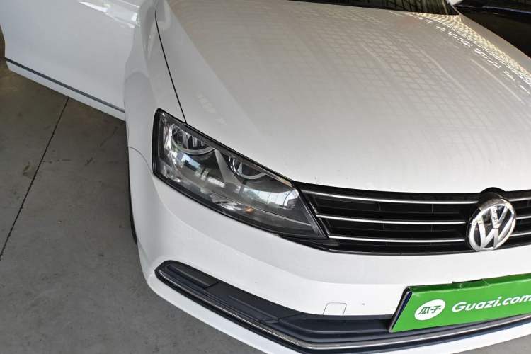 Used Volkswagen Sagitar 2018 1.6L Automatic Comfort Model Right Front Headlight