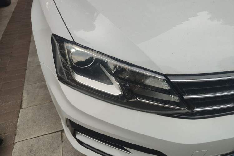 Used Volkswagen Sagitar 2018 280TSI DSG Ignite Edition Right Front Headlight