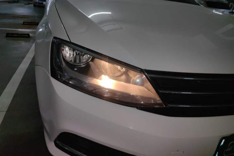 Used Volkswagen Sagitar 2018 1.6L Automatic Comfort Model Right Front Headlight
