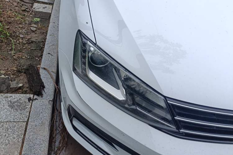 Used Volkswagen Sagitar 2018 280TSI DSG Ignite Edition Right Front Headlight