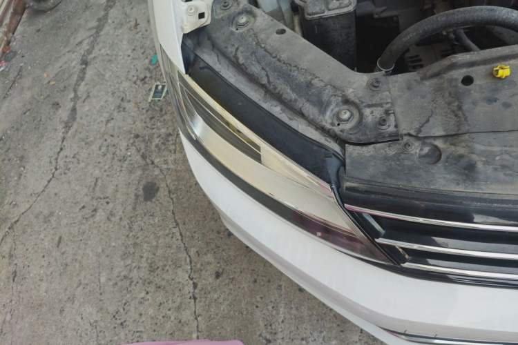 Used Volkswagen Sagitar 2018 1.6L Automatic Comfort Model Right Front Headlight