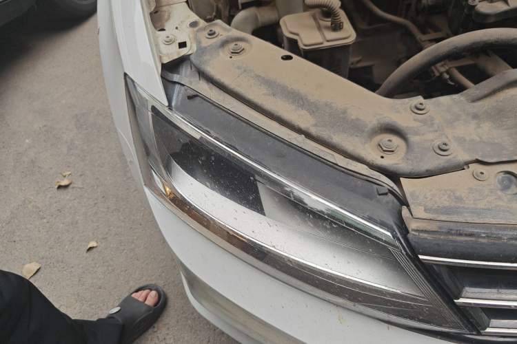 Used Volkswagen Sagitar 2018 1.6L Manual Comfort Model Right Front Headlight