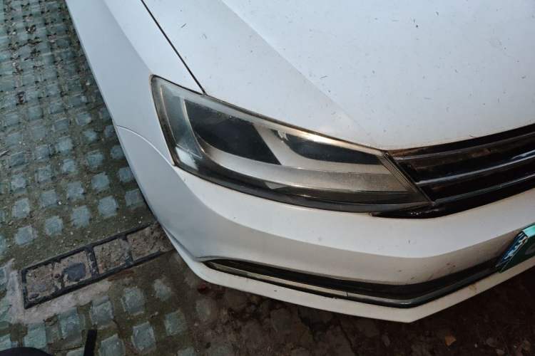Used Volkswagen Sagitar 2018 1.6L Manual Comfort Model Right Front Headlight