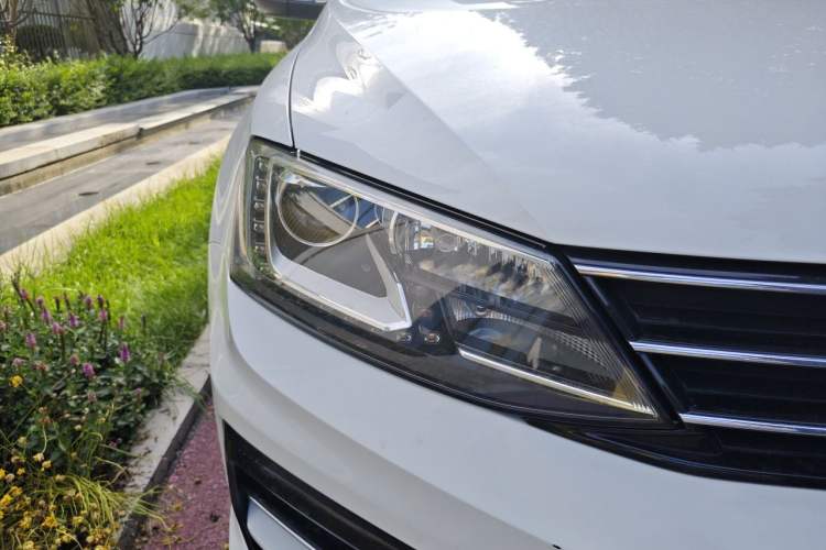 Used Volkswagen Sagitar 2018 280TSI DSG Ignite Edition Right Front Headlight