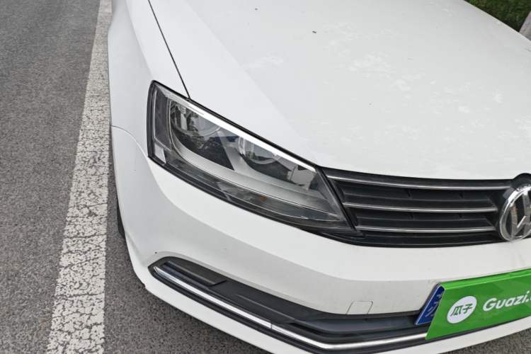Used Volkswagen Sagitar 2018 1.6L Automatic Comfort Model Right Front Headlight