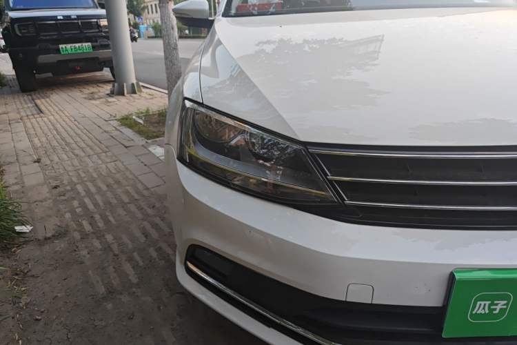 Used Volkswagen Sagitar 2018 1.6L Automatic Comfort Model Right Front Headlight