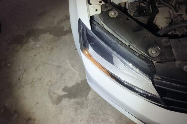 Used Volkswagen Sagitar 2018 1.6L Manual Comfort Model Right Front Headlight