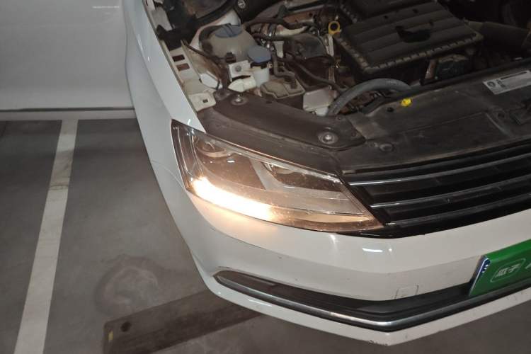 Used Volkswagen Sagitar 2018 1.6L Automatic Comfort Model Right Front Headlight