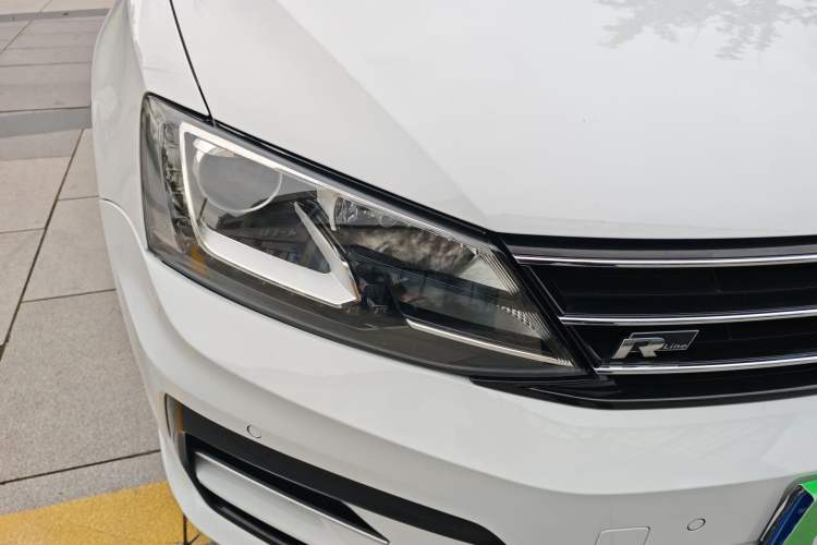 Used Volkswagen Sagitar 2018 280TSI DSG Ignite Edition Right Front Headlight