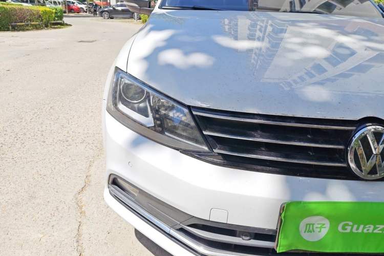 Used Volkswagen Sagitar 2018 280TSI DSG Luxury Model Right Front Headlight
