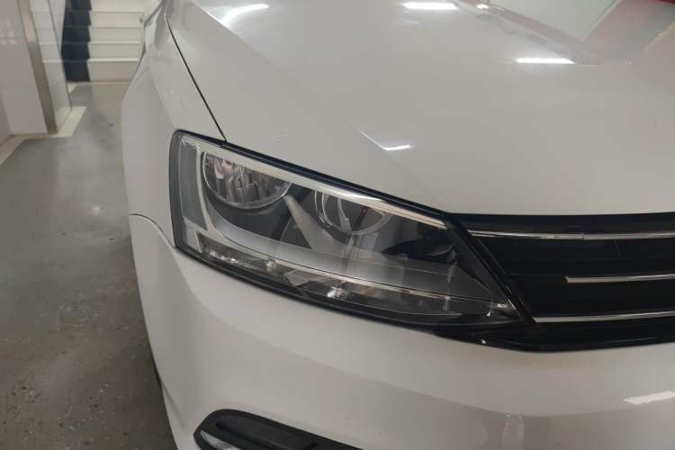 Used Volkswagen Sagitar 2018 1.6L Automatic Fashion Model Right Front Headlight