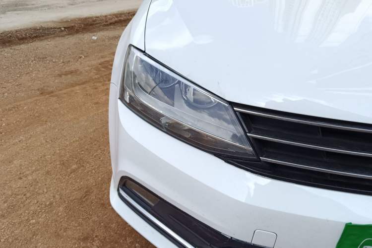 Used Volkswagen Sagitar 2018 1.6L Automatic Comfort Model Right Front Headlight