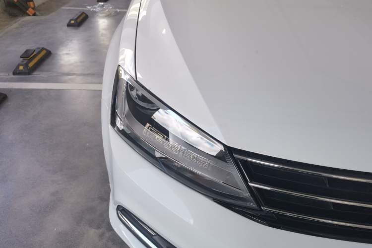 Used Volkswagen Sagitar 2018 180TSI DSG Prestige Edition Right Front Headlight