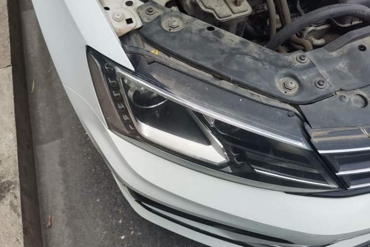 Used Volkswagen Sagitar 2018 280TSI DSG Ignite Edition Right Front Headlight