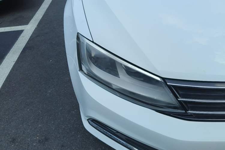 Used Volkswagen Sagitar 2018 1.6L Automatic Comfort Model Right Front Headlight
