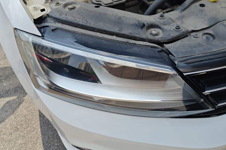 Used Volkswagen Sagitar 2018 1.6L Automatic Comfort Model Right Front Headlight