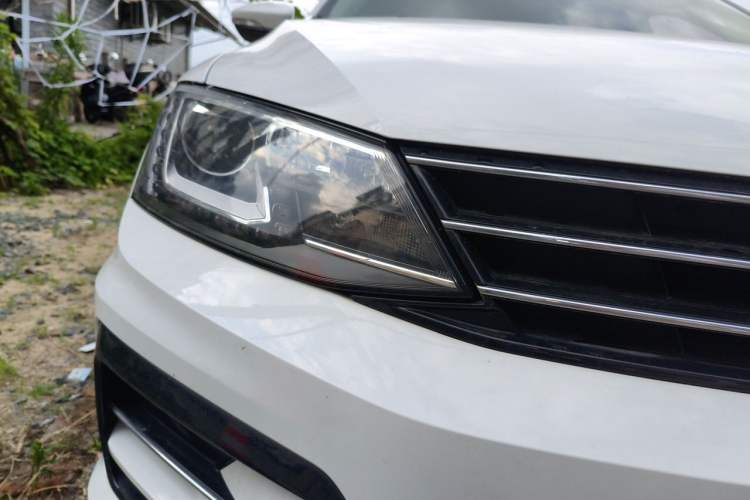 Used Volkswagen Sagitar 2018 280TSI DSG Ignite Edition Right Front Headlight