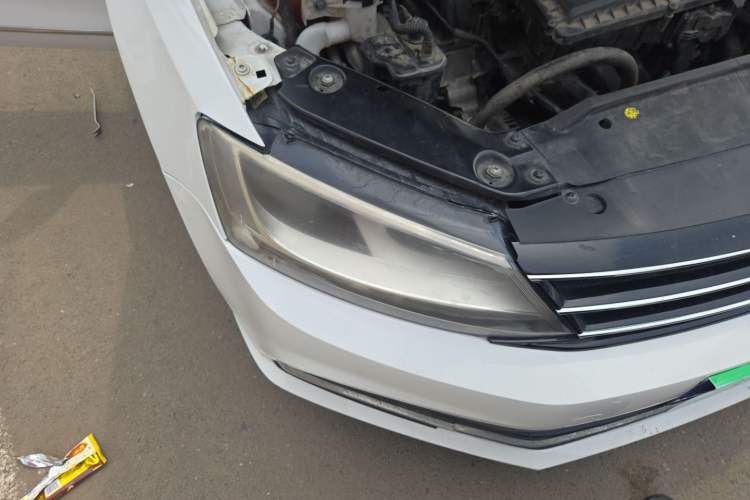Used Volkswagen Sagitar 2018 1.6L Automatic Comfort Model Right Front Headlight