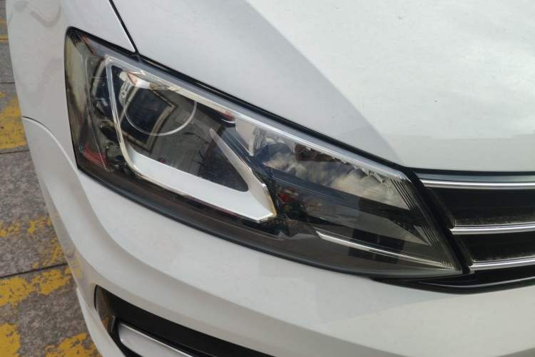 Used Volkswagen Sagitar 2018 280TSI DSG Ignite Edition Right Front Headlight
