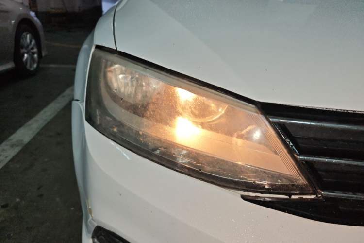 Used Volkswagen Sagitar 2018 1.6L Automatic Comfort Model Right Front Headlight