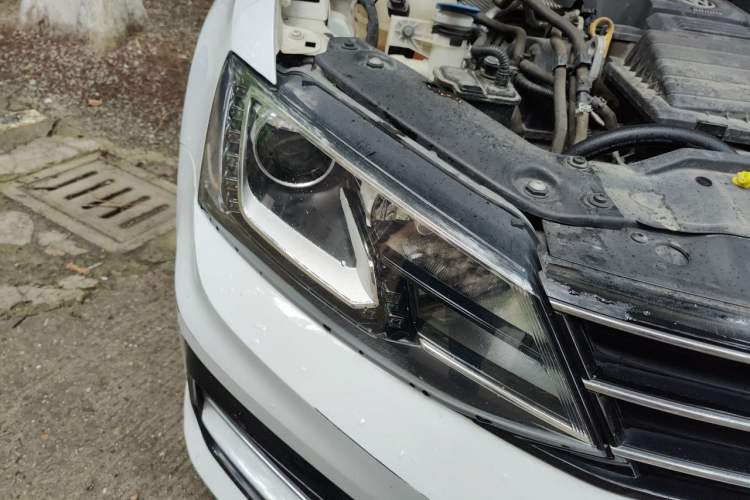 Used Volkswagen Sagitar 2018 280TSI DSG Ignite Edition Right Front Headlight