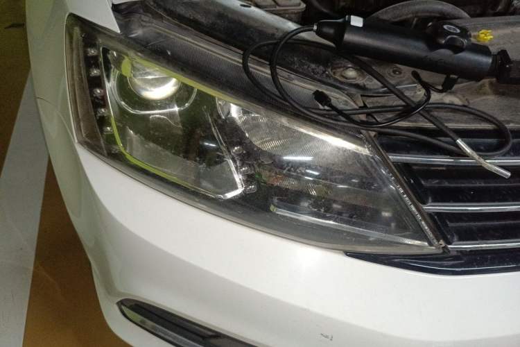 Used Volkswagen Sagitar 2018 1.6L Automatic Comfort Model Right Front Headlight