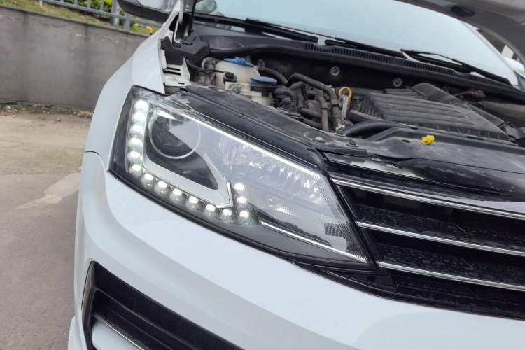 Used Volkswagen Sagitar 2018 280TSI DSG Ignite Edition Right Front Headlight