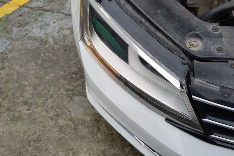 Used Volkswagen Sagitar 2018 1.6L Automatic Comfort Model Right Front Headlight