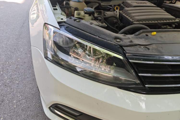 Used Volkswagen Sagitar 2018 1.6L Automatic Comfort Model Right Front Headlight