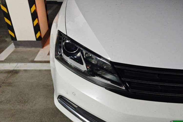 Used Volkswagen Sagitar 2018 280TSI DSG Luxury Model Right Front Headlight