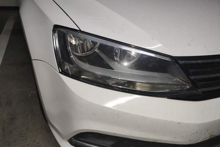 Used Volkswagen Sagitar 2018 1.6L Automatic Comfort Model Right Front Headlight