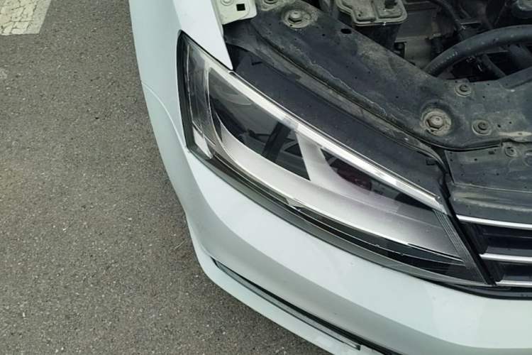 Used Volkswagen Sagitar 2018 1.6L Manual Comfort Model Right Front Headlight