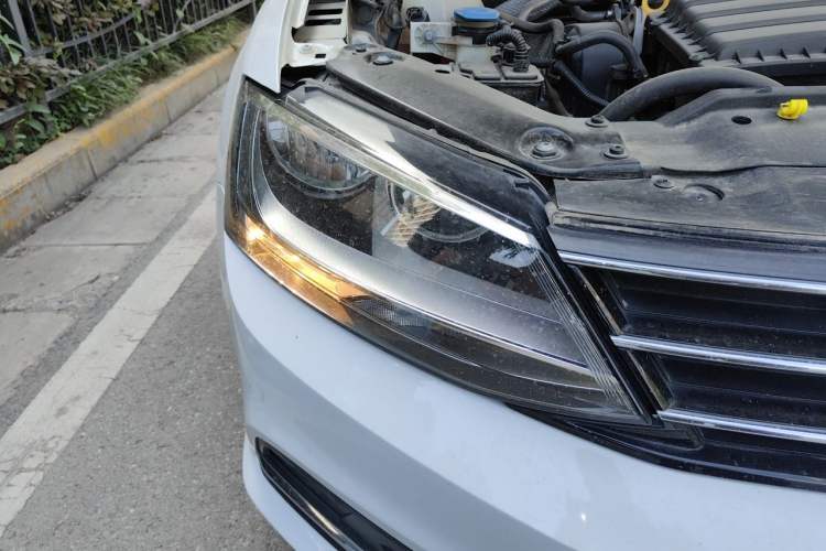 Used Volkswagen Sagitar 2018 1.6L Automatic Comfort Model Right Front Headlight