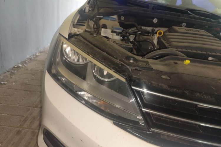Used Volkswagen Sagitar 2018 1.6L Automatic Comfort Model Right Front Headlight