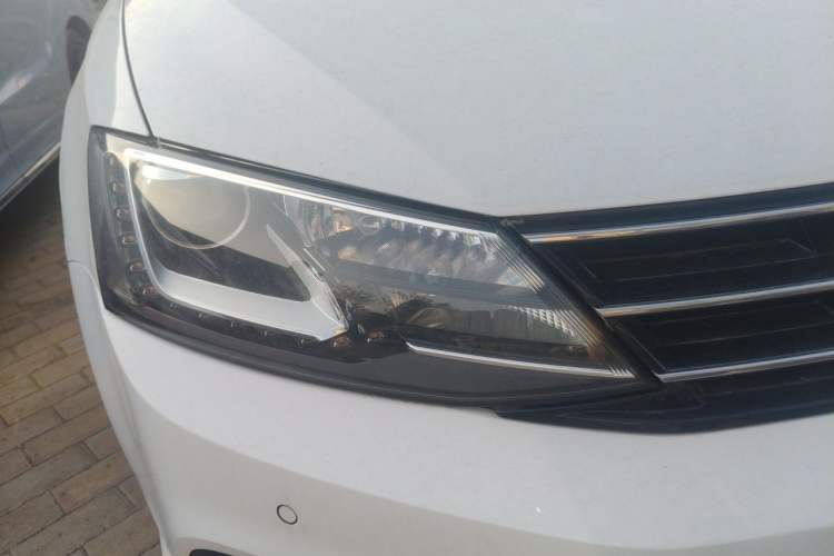 Used Volkswagen Sagitar 2018 280TSI DSG Luxury Model Right Front Headlight