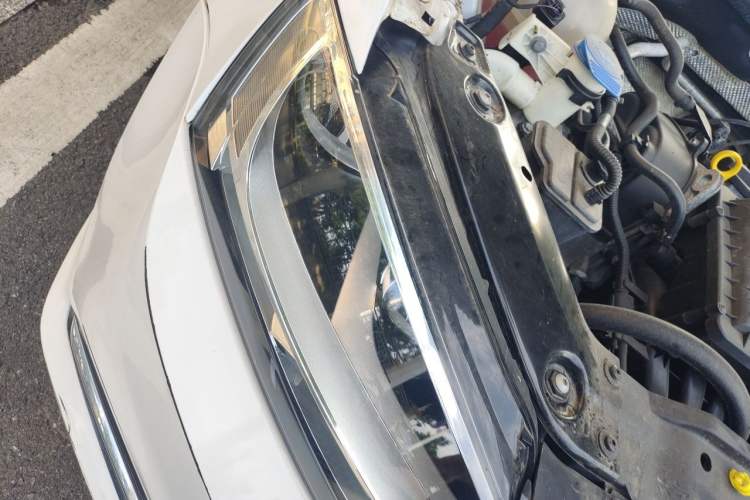 Used Volkswagen Sagitar 2018 1.6L Automatic Comfort Model Right Front Headlight