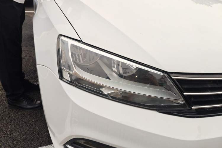 Used Volkswagen Sagitar 2018 180TSI DSG Prestige Edition Right Front Headlight