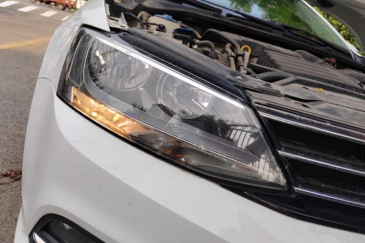 Used Volkswagen Sagitar 2018 280TSI DSG Comfort Model Right Front Headlight