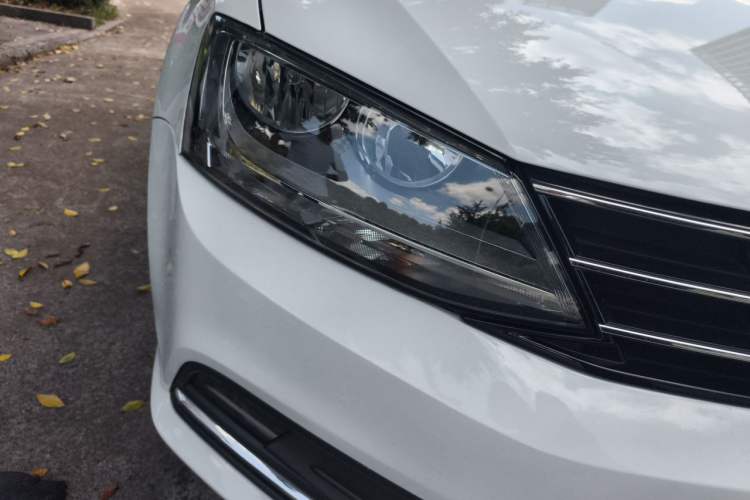 Used Volkswagen Sagitar 2018 1.6L Automatic Comfort Model Right Front Headlight