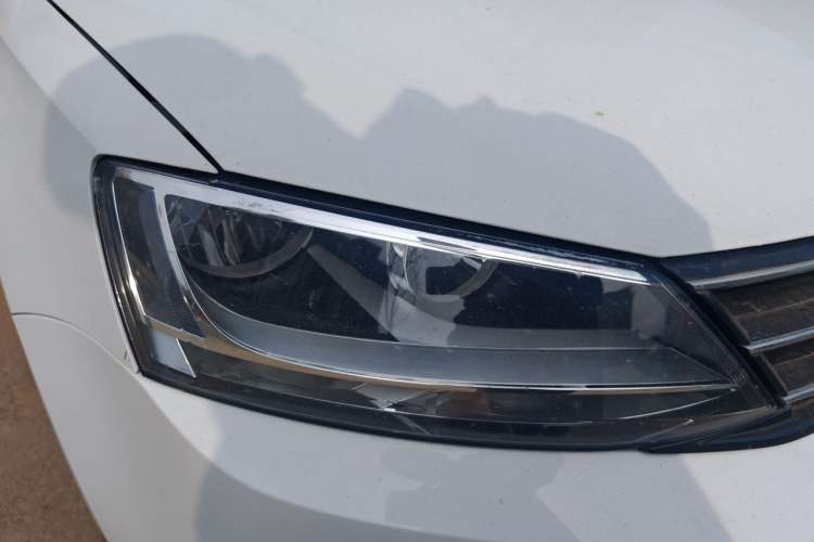 Used Volkswagen Sagitar 2018 280TSI DSG Comfort Model Right Front Headlight