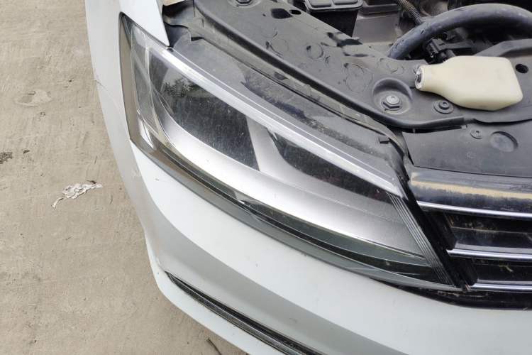 Used Volkswagen Sagitar 2018 1.6L Automatic Comfort Model Right Front Headlight