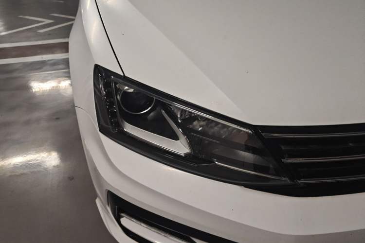 Used Volkswagen Sagitar 2018 280TSI DSG Ignite Edition Right Front Headlight