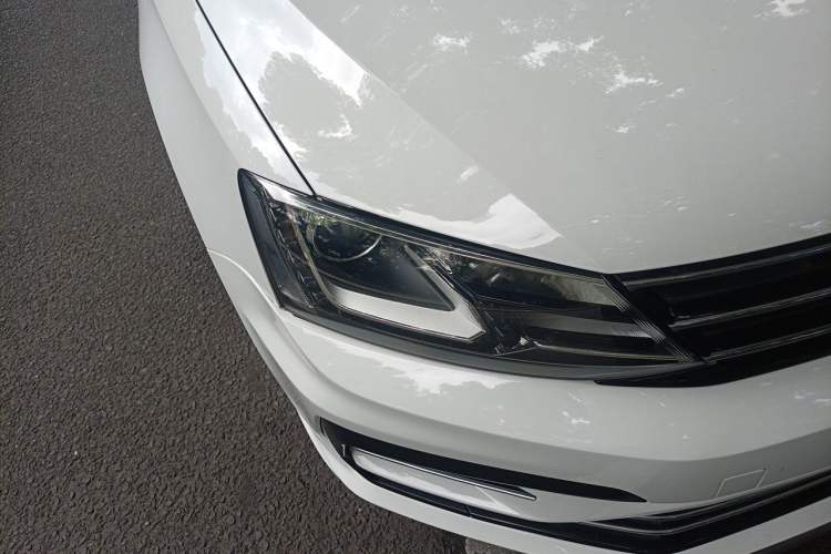 Used Volkswagen Sagitar 2018 280TSI DSG Ignite Edition Right Front Headlight