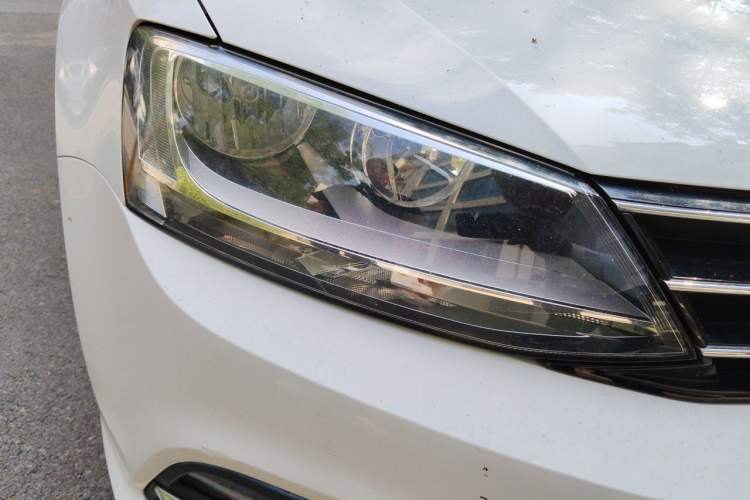 Used Volkswagen Sagitar 2018 1.6L Automatic Comfort Model Right Front Headlight