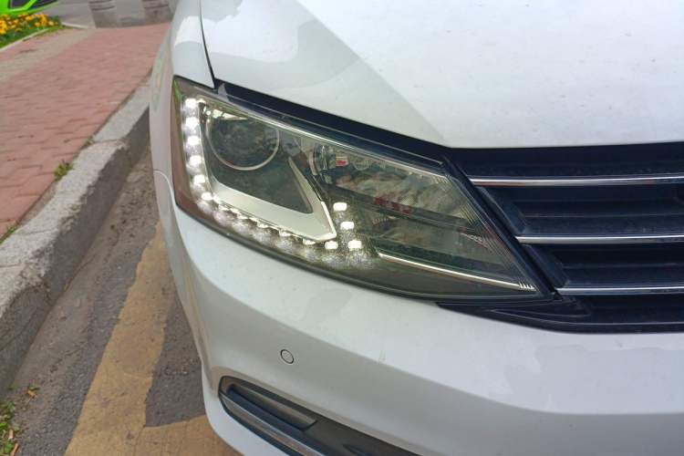 Used Volkswagen Sagitar 2018 280TSI DSG Luxury Model Right Front Headlight