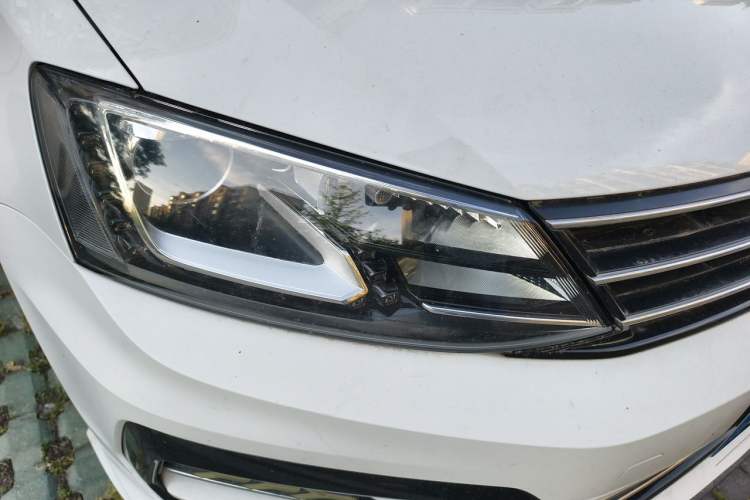 Used Volkswagen Sagitar 2018 280TSI DSG Comfort Model Right Front Headlight