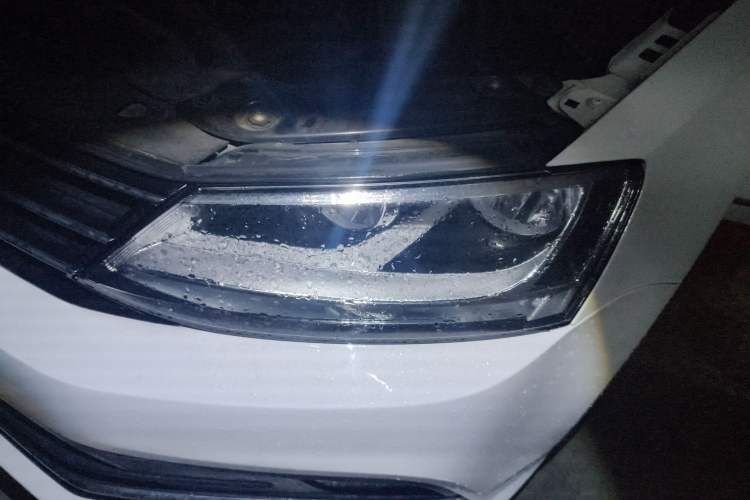 Used Volkswagen Sagitar 2018 1.6L Automatic Comfort Model Right Front Headlight